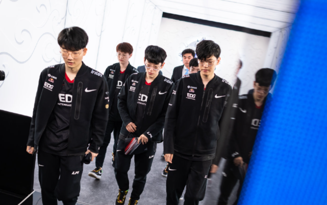 完全陌生的 完全陌生的