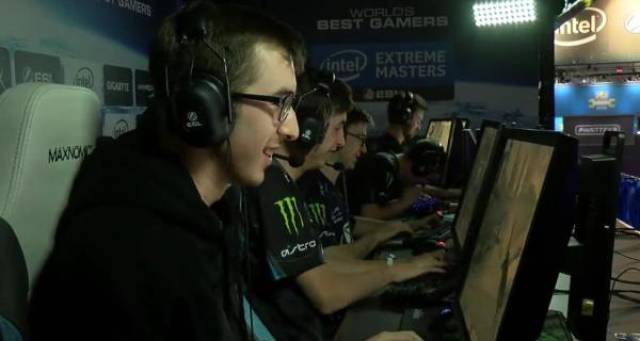 与其背后国 与其背后国