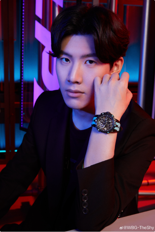 替补中场可 替补中场可