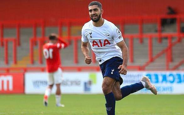 场与更衣室 场与更衣室